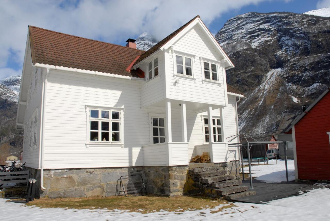 Comfortable House In Quiet Area Luster Eksteriør billede